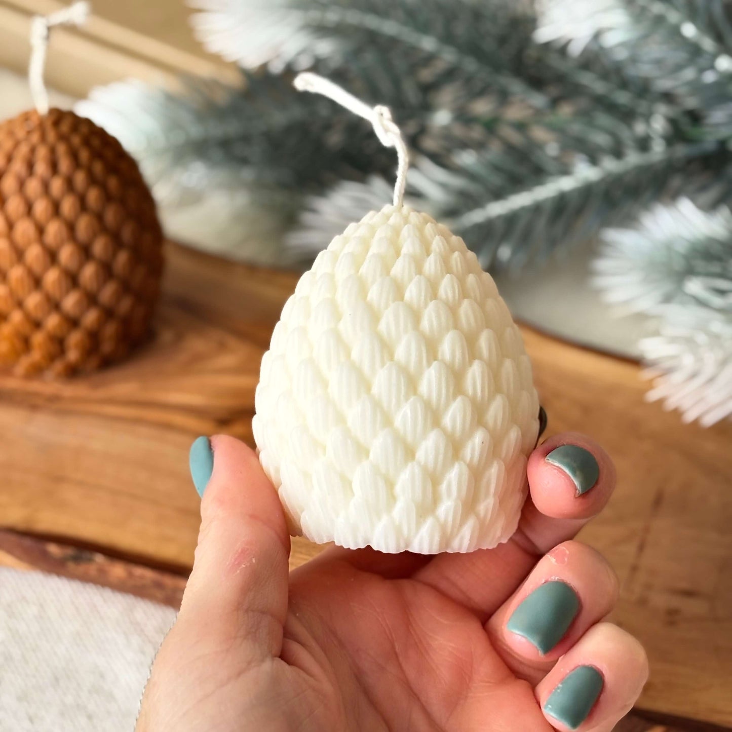 Christmas gift candle handmade in pinecone shape, soy wax décor for winter celebrations
