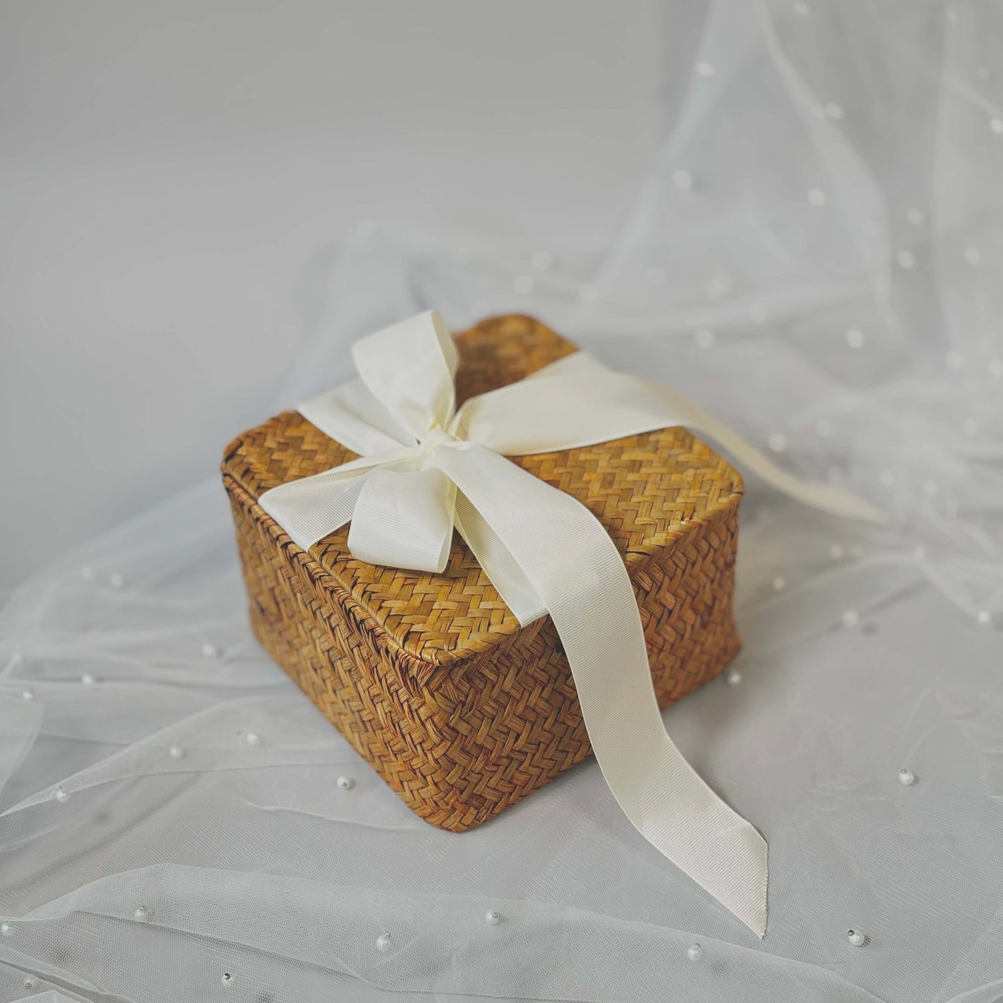 gift wrapping, rustic gift box, basket gift, eco packaging, beautiful gift wrap, kraft box, ready to gift, boho gift wrap