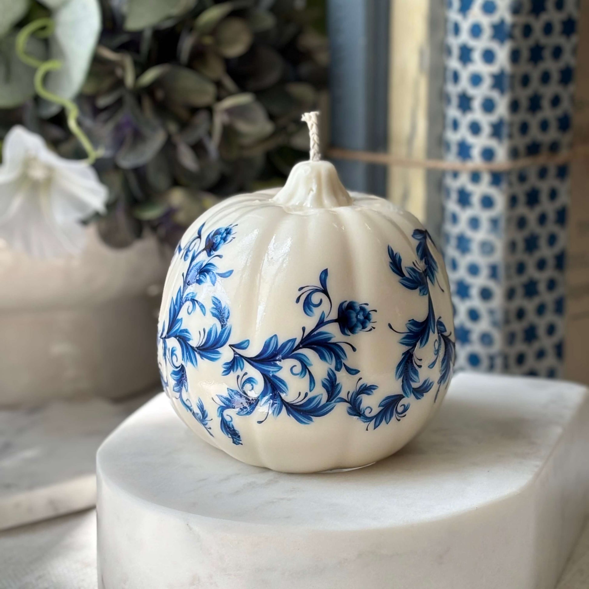 Cozy blue-and-white decorative candle with ceramic look, styled on a marble base with soft background — ideal for luxury gift or coworker surprise.


