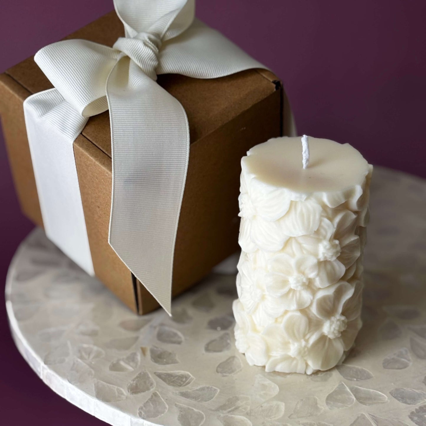 Floral soy pillar candle with kraft gift box and ivory ribbon – ready for gifting	